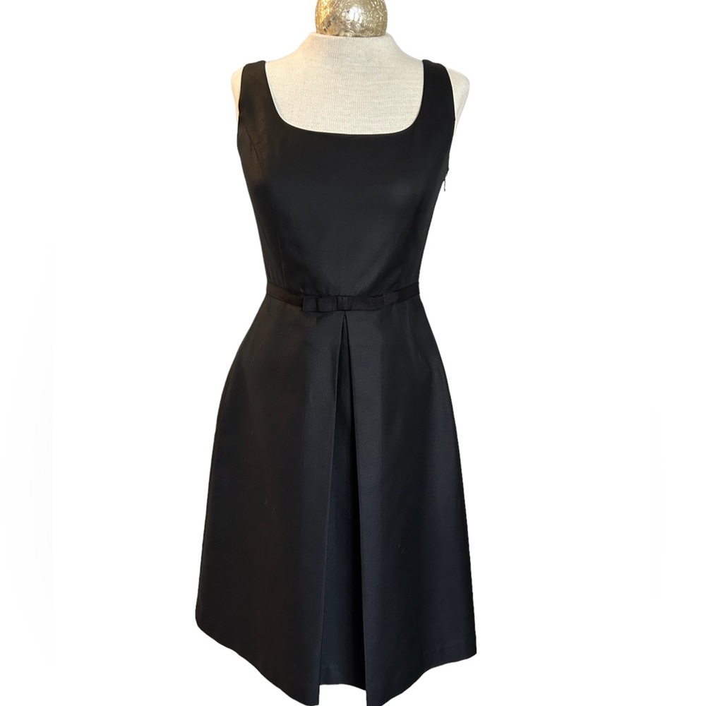 Ann Taylor LBD Sleeveless Dress w/Scoop Neck-Size 2P-Black- Excellent condition!